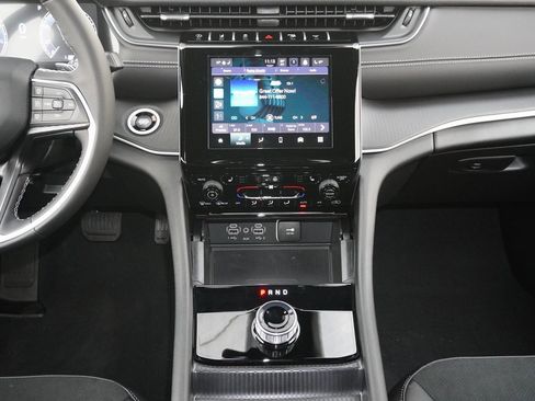 New 2025 Jeep Grand Cherokee L Altitude image 8