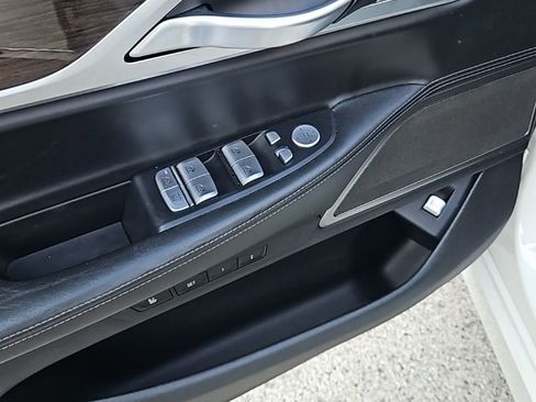 Used 2022 BMW 740i xDrive w/ Premium Package image 11