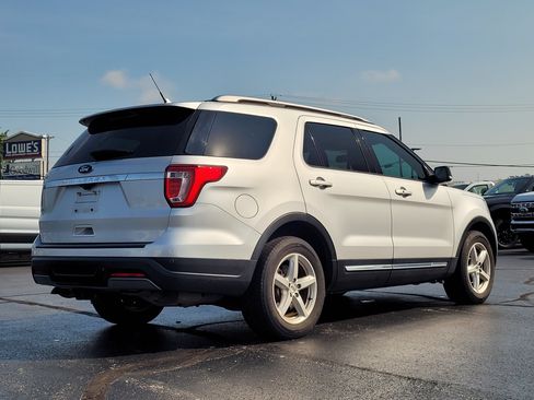 Used 2019 Ford Explorer XLT w/ Equipment Group 201A FWD image 4