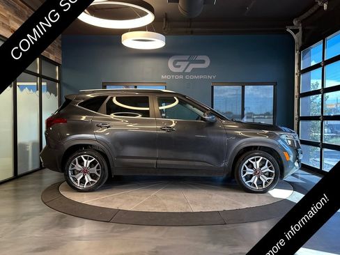 Used 2021 Kia Seltos S AWD/4WD image 2