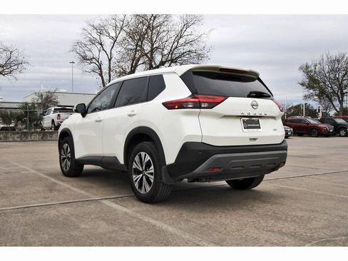 Used 2023 Nissan Rogue SV image 3