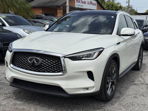 Used 2019 INFINITI QX50 Essential w/ Sensory Package AWD/4WD image 3