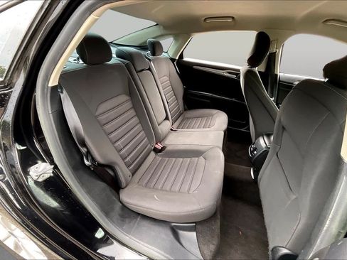Used 2019 Ford Fusion SE FWD image 20