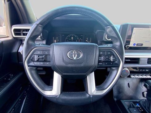 Used 2025 Toyota 4Runner SR5 AWD/4WD image 6