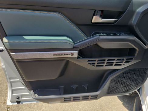 Used 2025 Toyota Tacoma Trailhunter AWD/4WD image 12