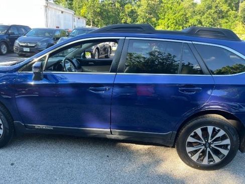 Used 2017 Subaru Outback 2.5i Limited AWD/4WD image 11