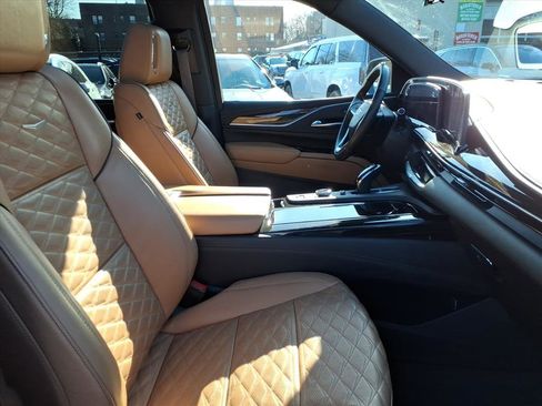 Certified 2023 Cadillac Escalade ESV Sport w/ Touring Package image 40