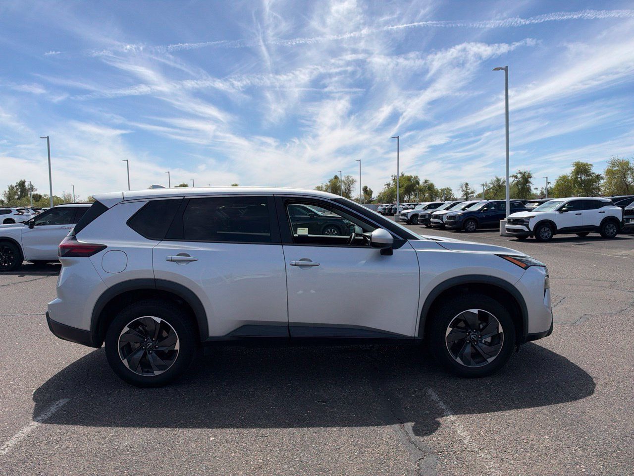 Used 2024 Nissan Rogue SV FWD image 4