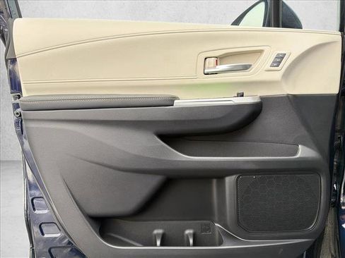 New 2026 Toyota Sienna Platinum image 10