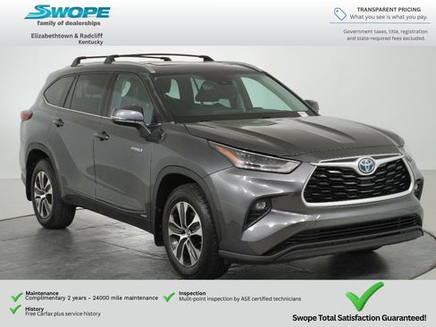 Used 2021 Toyota Highlander XLE AWD/4WD image 1