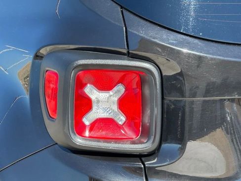 Used 2023 Jeep Renegade Latitude image 11