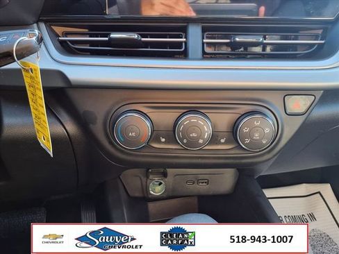 Used 2025 Chevrolet Trax RS FWD image 21