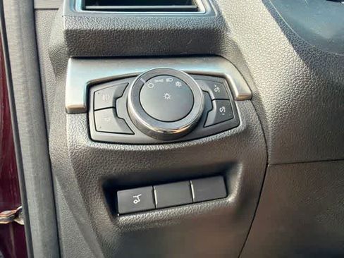 Used 2018 Ford Explorer XLT w/ Equipment Group 202A AWD/4WD image 26