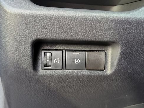 Used 2021 Toyota RAV4 LE FWD image 13
