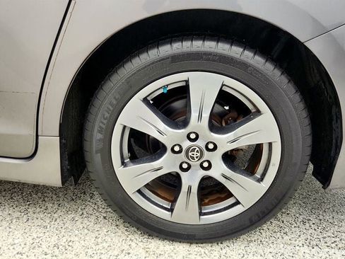 Used 2018 Toyota Sienna SE Premium image 9