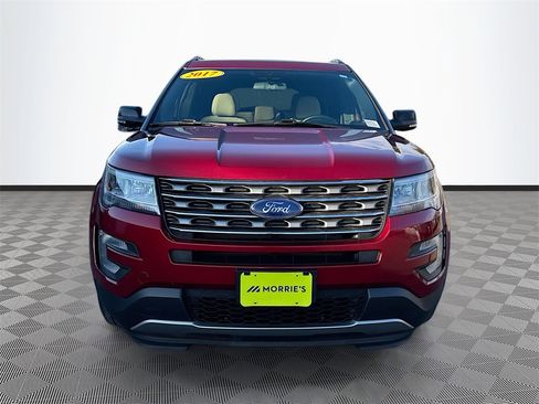 Used 2017 Ford Explorer XLT image 2