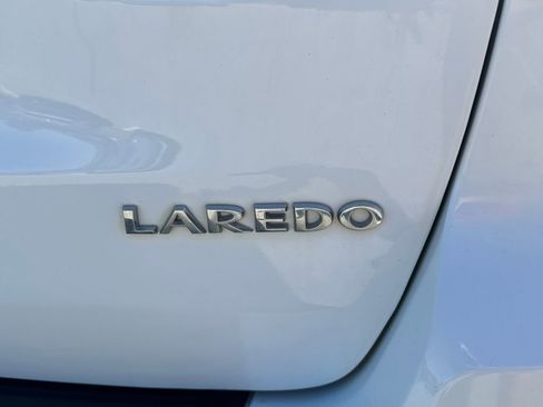 Used 2021 Jeep Grand Cherokee Laredo image 6
