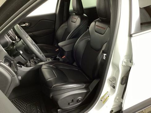 Used 2023 Jeep Cherokee Trailhawk image 16