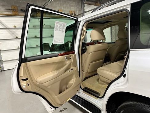 Used 2008 Lexus LX 570 4WD w/ Technology Pkg image 14
