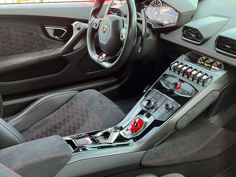 Used 2017 Lamborghini Huracan LP 580-2 RWD image 2