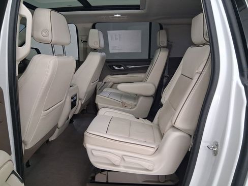 Used 2021 GMC Yukon XL Denali w/ Denali Premium Package image 12