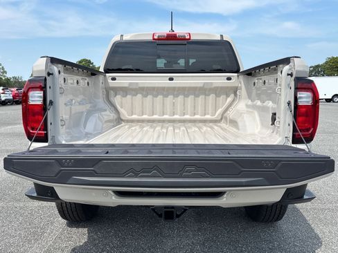 New 2026 GMC Canyon Elevation w/ Convenience Package image 32