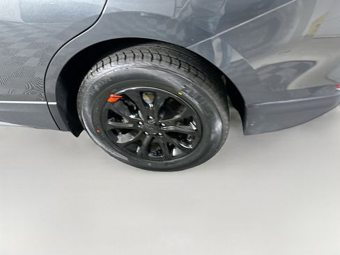 Used 2018 Chevrolet Equinox LT image 11