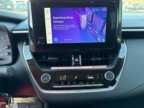 Used 2025 Toyota Corolla LE image 28