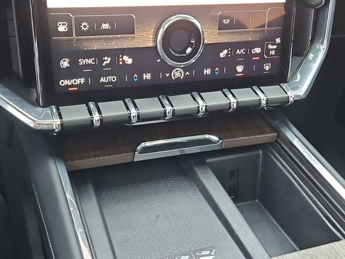 Used 2024 GMC Acadia Denali image 29