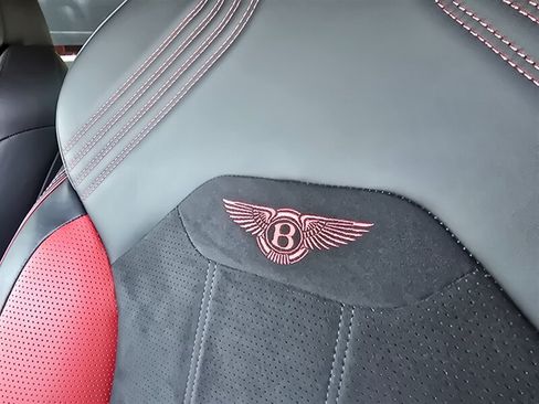 Used 2022 Bentley Bentayga AWD/4WD image 22