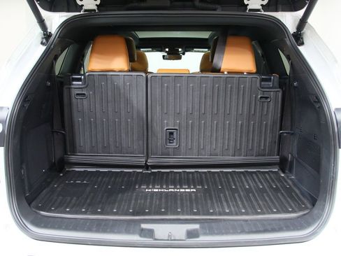 Used 2025 Toyota Highlander Platinum image 26