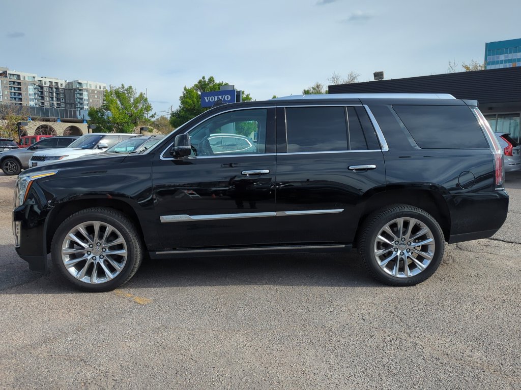 Used 2020 Cadillac Escalade Premium Luxury AWD/4WD image 4