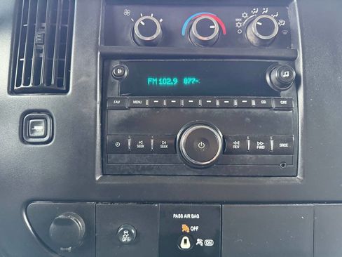 Used 2015 GMC Savana 2500 image 23