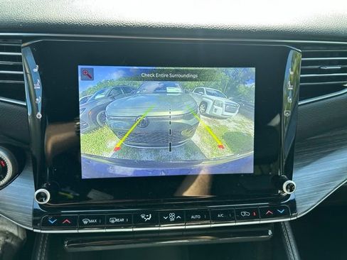 Used 2024 Jeep Wagoneer L Series II w/ Flexible Seating Group AWD/4WD image 14