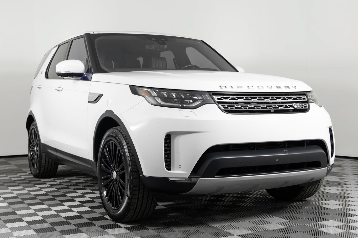 Used 2017 Land Rover Discovery HSE Luxury AWD/4WD image 11