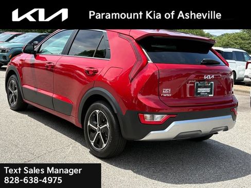 Certified 2025 Kia Niro EX FWD image 4