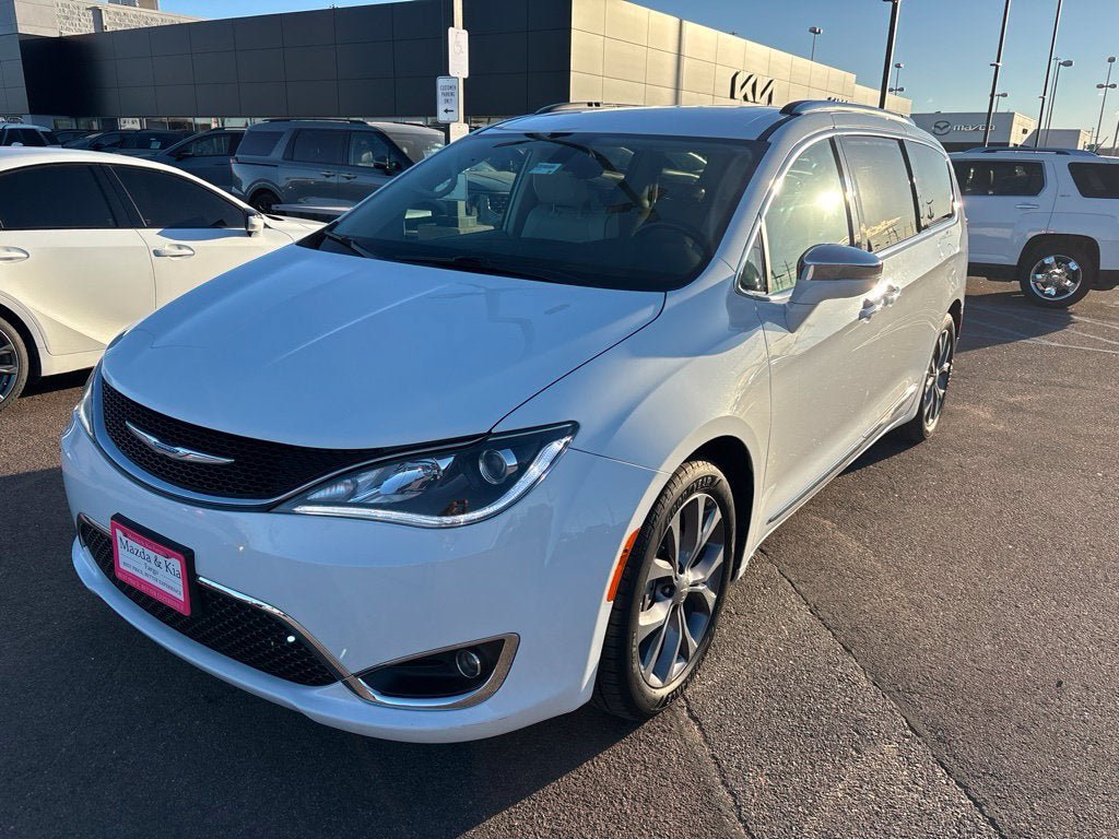 Used 2018 Chrysler Pacifica Limited FWD image 1