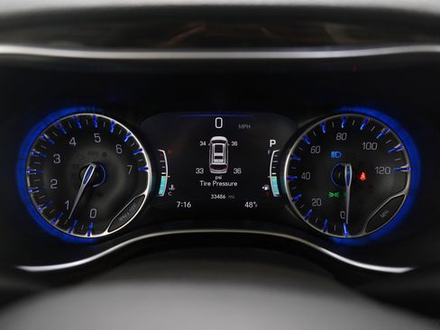 Used 2024 Chrysler Pacifica Limited FWD image 27