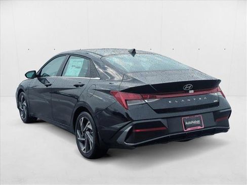 New 2025 Hyundai Elantra Limited image 9