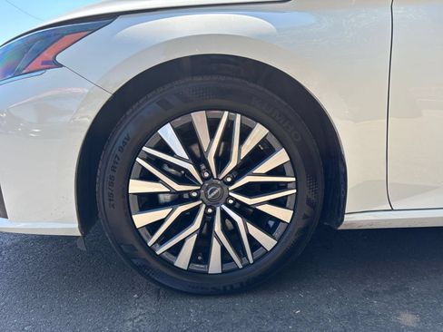 Used 2025 Nissan Altima 2.5 SV FWD image 29
