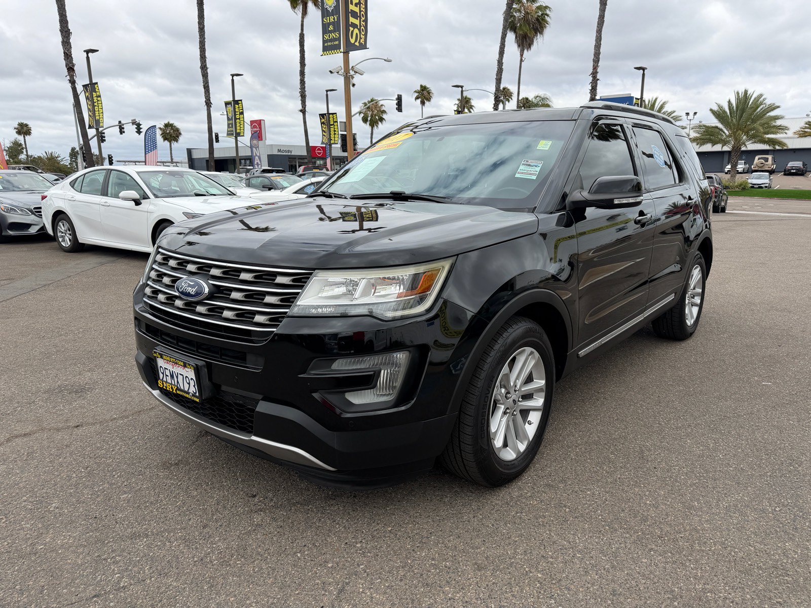 Used 2017 Ford Explorer XLT w/ Equipment Group 202A FWD image 7