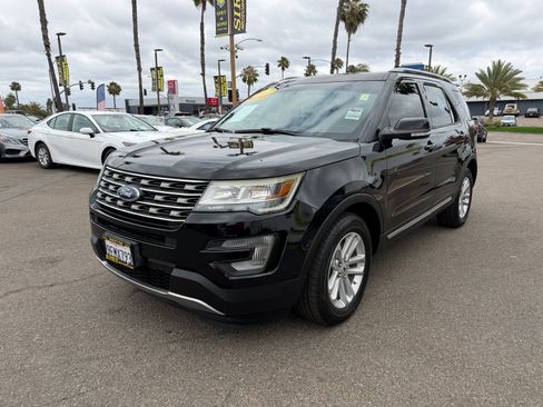Used 2017 Ford Explorer XLT w/ Equipment Group 202A FWD image 7