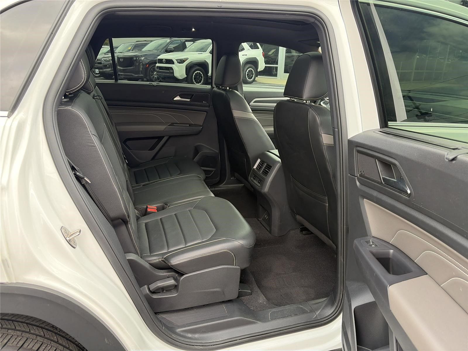 Used 2021 Volkswagen Atlas Cross Sport SEL Premium AWD/4WD image 14