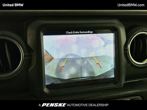 Used 2018 Jeep Wrangler Unlimited Sahara AWD/4WD image 15