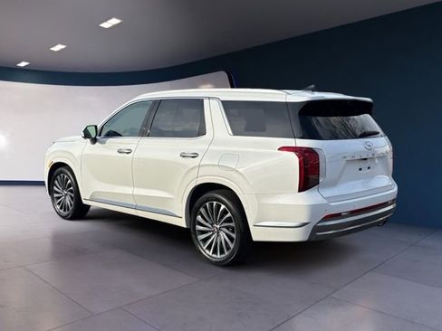 Used 2024 Hyundai Palisade Calligraphy image 3