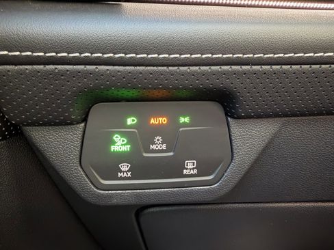 Used 2024 Volkswagen Atlas Cross Sport SEL R-Line image 29