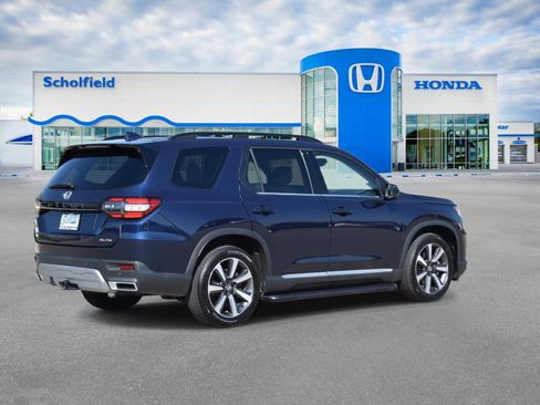 Used 2023 Honda Pilot Elite image 3