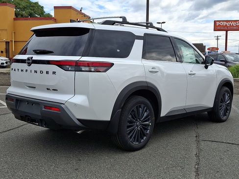 New 2026 Nissan Pathfinder SL w/ SL Premium Package AWD/4WD image 4