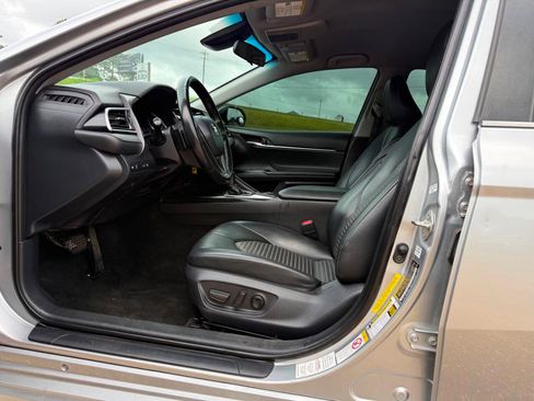 Used 2018 Toyota Camry SE FWD image 9