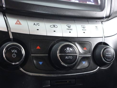 Used 2018 Dodge Journey SXT FWD image 19